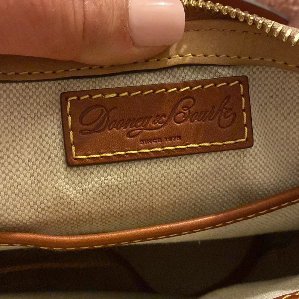 Beautiful Dooney&Bourke crossbody Bag 🤎💛🤎💛SOLD DURING SHOW bundle - Picture 6 of 8